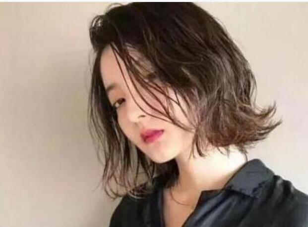 短头发烫卷发发型图片