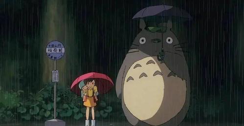 现在北京下着大雨,想到了那只在雨天打着小荷叶伞的大龙猫.