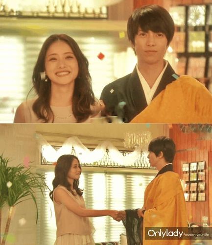 2015年底,石原里美和山下智久合作的《朝5晚9~帅气和尚爱上我~》