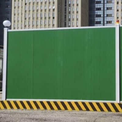 郑州地铁彩钢夹芯板围挡现货 新型叶绿色地铁围挡 pvc围挡小草围挡