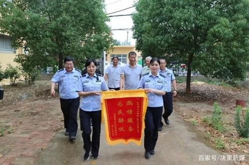 南阳市蒲山镇大刘村近百亩庄稼遭遇旱情,走访民警热心
