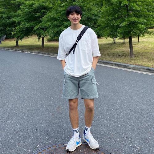 男生"短裤"穿搭阳光帅气,今夏有这4套搭配就够了,时尚