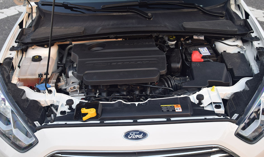 福睿斯发动机舱