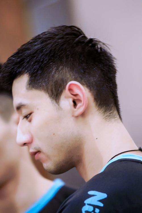 张继科超近距离被拍未经ps的照片曝光 你给男神的侧面