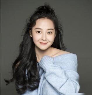 杨晓丽在9岁的时候已经进入了娱乐圈,也出演了非常多部电视剧.