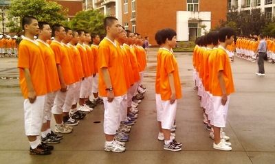 福州时代中学初一新生军训报道