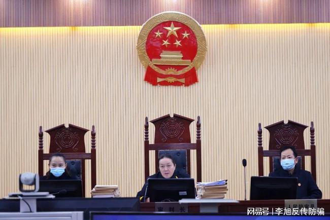 公诉机关指控:10月28日,嵩明法院公开开庭审理付某,吴某,俞某某,刘