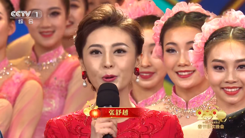 主持春晚一夜成名的张舒越被"打回原形",台风稚嫩发展缺少后劲!