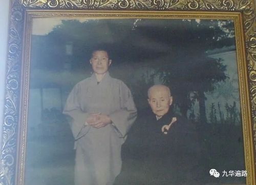 辽宁沈阳人,和仁义师太是同乡,1985年出家于通慧禅林,199