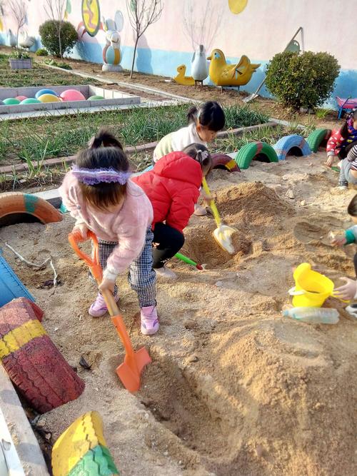 玩沙-郭家店镇中心幼儿园小二班