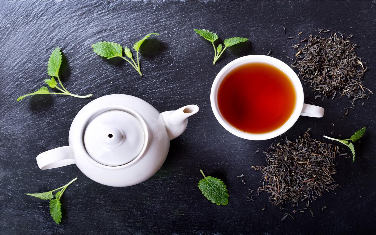 清香四溢的红茶绿茶桌面壁纸下载