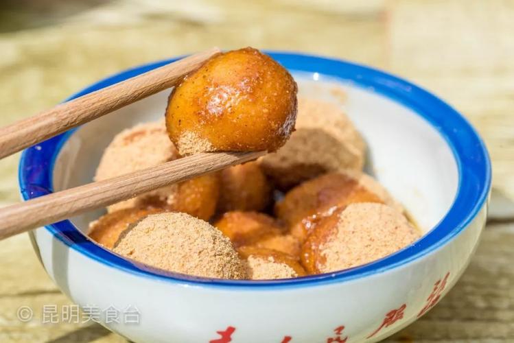 豆面很香很香,里面的馅儿很浓.