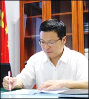 2013年5月11日,县委书记李江山就社区服务,医疗卫生,教育发展等民生