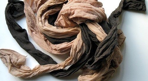 use pantyhose to protect yourself from jellyfish stings