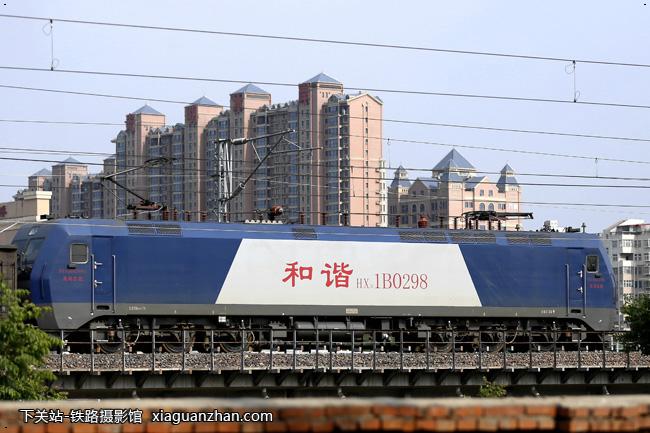 机车名称:和谐1b型电力机车 hxd1b车    号:0298生产厂商:株洲运行