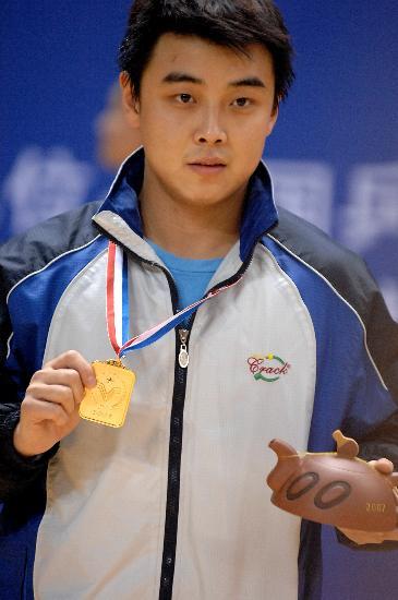 当日,在2007年全国乒乓球锦标赛男单决赛中,王皓以4比1战胜马龙,夺得