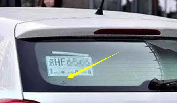 新车刚挂临时牌照,出门就被罚200元扣12分?交警:谁也