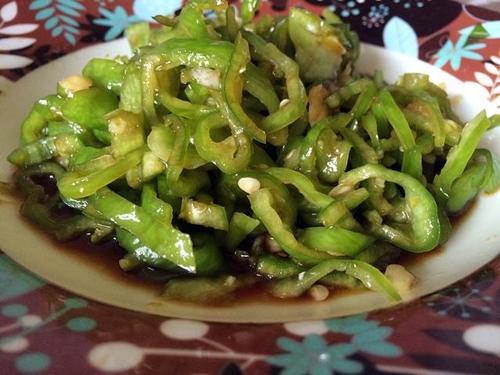 凉拌青椒(两分钟完成的开胃小菜)