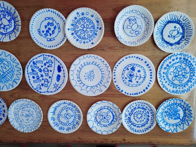 化龙镇中心园大一班:开展美术纸盘装饰画活动