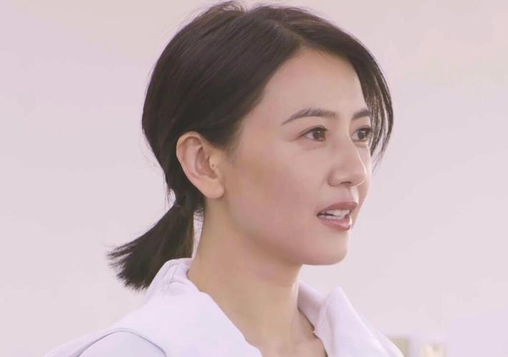 41岁的素颜女神高圆圆网友感叹原来女神也不在年轻了