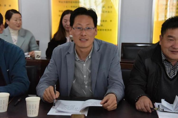 白土镇八一希望小学李向东校长发言.