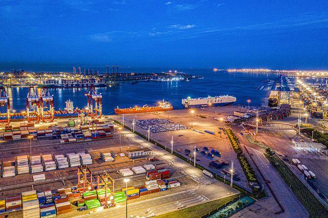 天津港上空现壮美晚霞