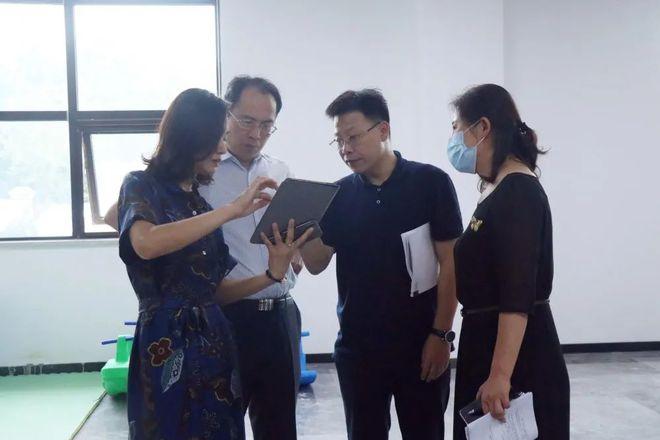 崂山区委常委,宣传部长黄应胜一行来到中韩街道督导街道创城迎检工作