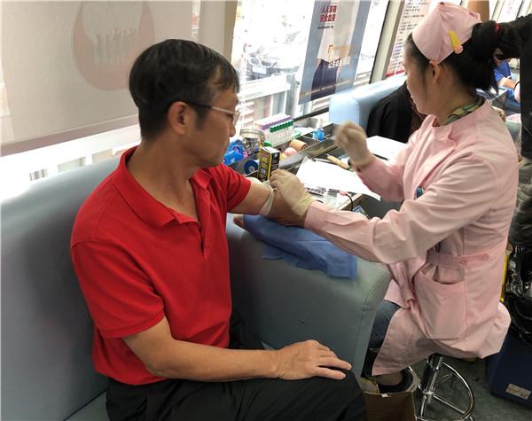 海口"献血达人":只要身体条件允许会一直坚持下去