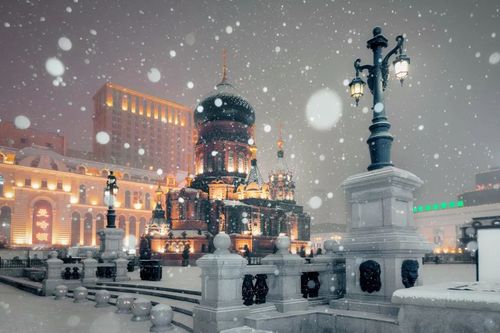 还有一下雪就上热搜的哈尔滨, 中央大街-索菲亚这段路是东北雪夜里