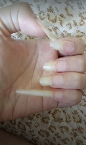 我女生,你们觉得我留长指甲好看吗