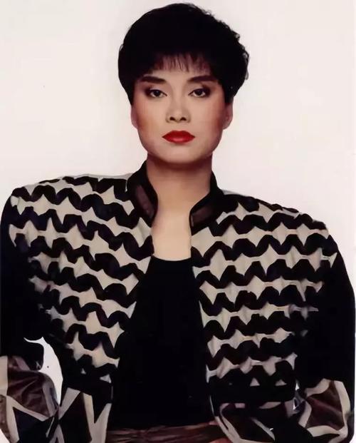 毛阿敏的跌宕人生:偷税漏税自杀未遂,嫁给了身价205亿的富豪