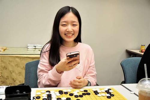 金童玉女牵手?惊曝申真谞许瑞玹疑似恋爱