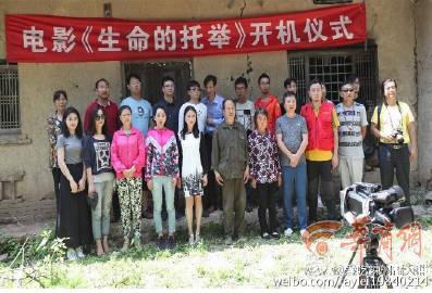 胖胖说新闻#【 讲述救人英雄侯天祥事迹的电影《生命的托举》开拍】