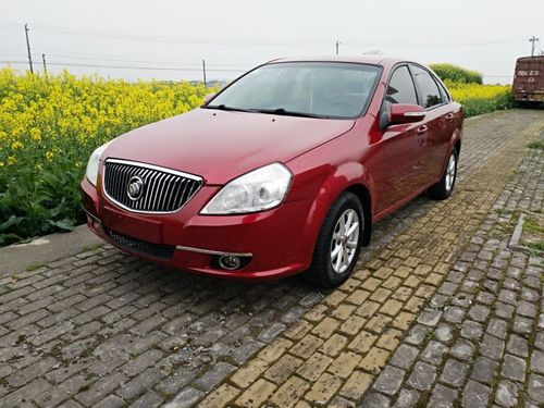 别克凯越 红色 .