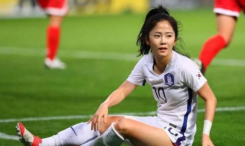 中国女足王霜和韩国女足李玟娥,谁水平更高?谁将获得最终胜利