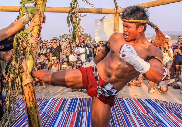 一龙真悬了!播求愤怒踢断芭蕉树,三番战必ko收场