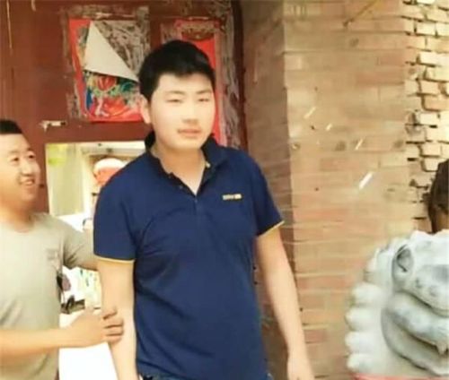 大衣哥儿子近照,借父亲名气成"星二代",网友:希望能不