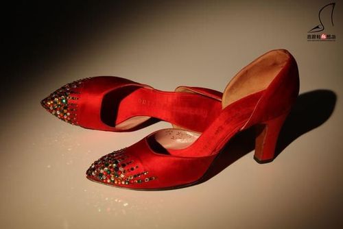 不同年代,不同地域的红色高跟鞋精美碰撞,细节太绝美了