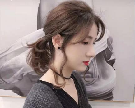 长头发怎么扎减龄女生头发怎么扎好看时尚减龄显气质的扎发发型