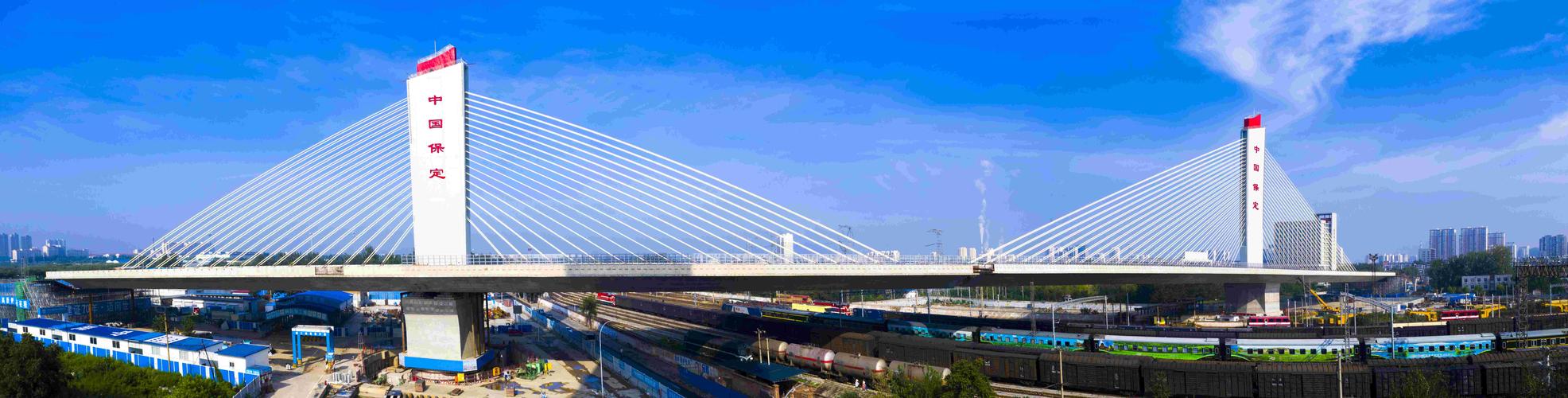 中国河北保定市乐凯大街转体斜拉桥(转体跨度,转体重量均为世界第一).