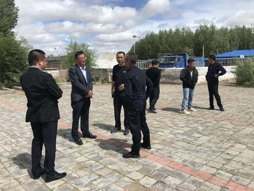 阿鲁科尔沁旗旗人大常委会副主任宝玉,旗教育局局长丛