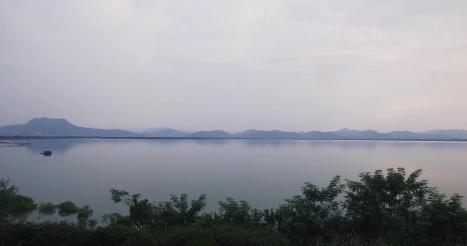 镜面胡水