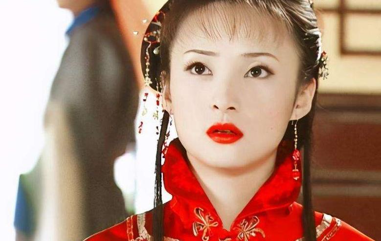 而原本在考入北京电影学院前,就已经出演了自己的首部电视剧的蒋勤勤