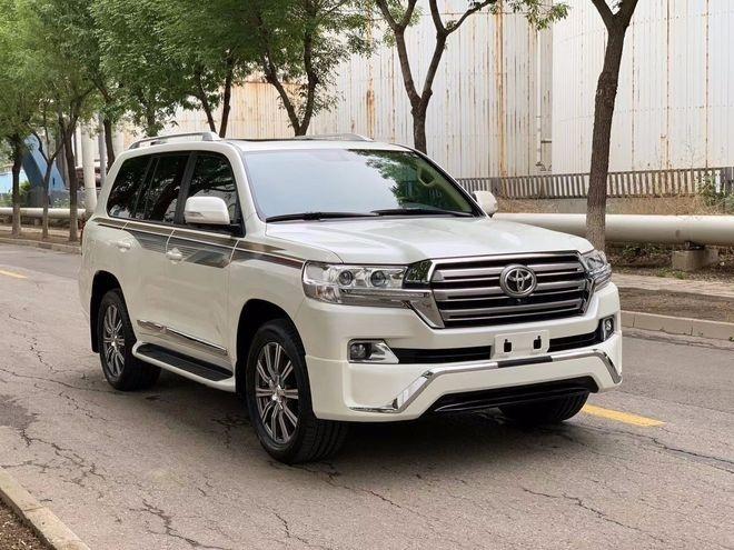 中东版2021款丰田兰德酷路泽4000评测