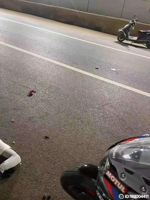 南充一摩托车在下穿发生车祸,造成一人死亡!