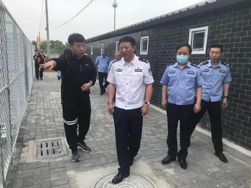 盘锦市公安局党委委员,副局长梁军对市犬只收容所开展实地督导检查