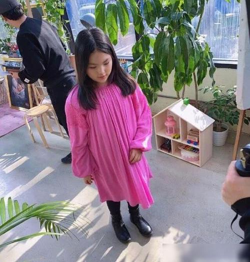 王诗龄胖到不敢认,十岁衣品却和李湘越来越像,这是要走富婆风?