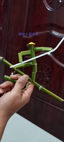 学生手工作业——"竹节人"