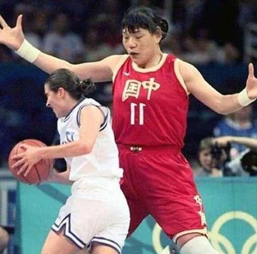 53岁的篮球功勋郑海霞如今双腿严重变形丈夫也已消失多年