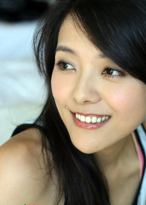 美女主持人杨乐乐写真